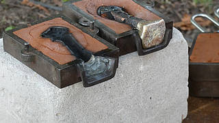 Bronze casting in the sand