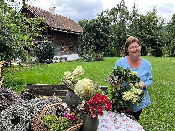Blossom time is wreath making time (c) C. Strassegger