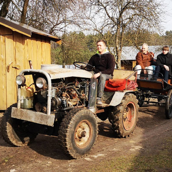 A day in the farmer's shoes with slow trips